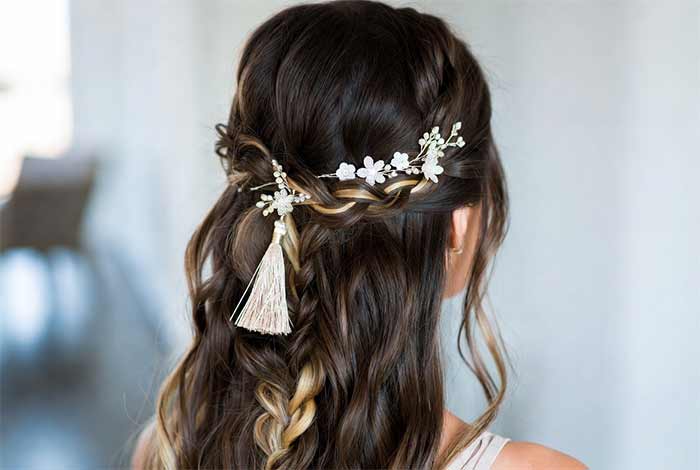 مدل با لوازم جانبی ساده