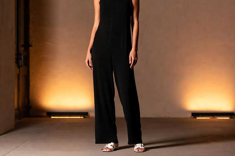 سرهمی (جامپ‌سوت) مشکی با صندل سفید